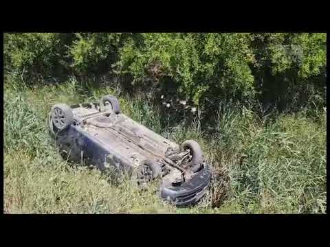 Top News – Makina përfundon e përmbysur në kanal, shpëton mrekullisht shoferi