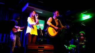 Genç Osman &amp; Çağla Soysal - Dilek Tutmak ( Karga Bar Konseri / 21.11.2015 )