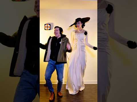 Playing Resident Evil Village be like 🙂‍↕️😮‍💨🧛🏼‍♀️ (Lady Dimitrescu x Ethan Winters cosplay)