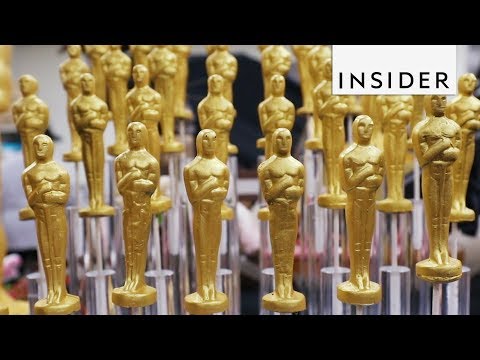 download lagu mp3 mp4 Mini Chocolate Oscar Statues, download lagu Mini Chocolate Oscar Statues gratis, unduh video klip Mini Chocolate Oscar Statues