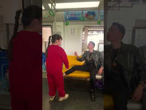 Tied His Shoelaces! 👟 Stole Seat? 🤣 靴紐を結んで成敗 📉 자리 뺏은 놈 신발 끈 묶기#BONKIND #emotional #respect #kindness