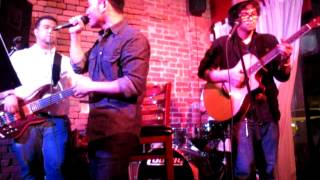Rhiz Dee live at the corner ( moves like jagger ) Maroon 5 cover song