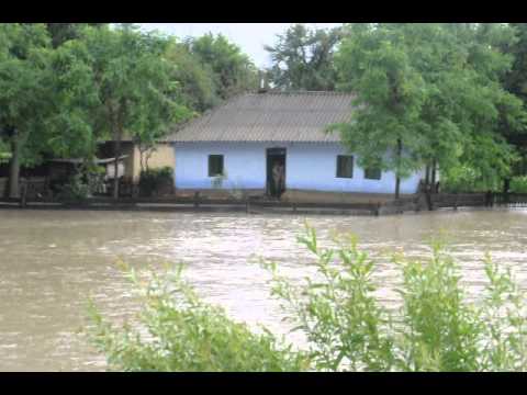 Satul Dangeni sub ape