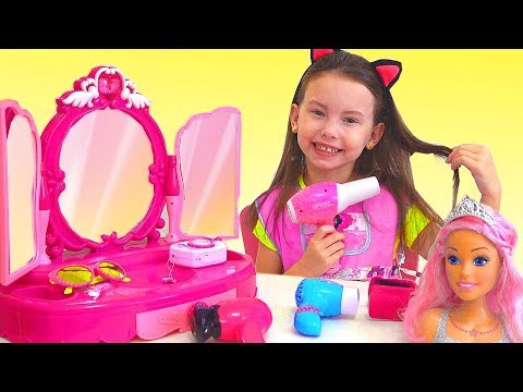 Alice helps Mommy Became a Princess in the kids hair salon!