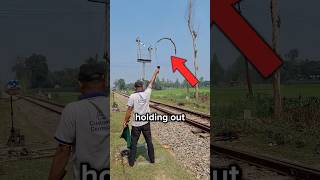 Download lagu Why Train Drivers Grab This Ring mp3