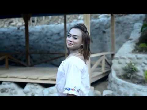 SANTAI DI PANTAI SENTABI SAMBIL BERDENDANG  RIA ! MENDRA SEMBIRING DILAKI KEPE KENA