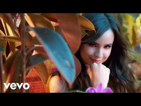 Video Love Is The Name de Sofía Carson j-balvin