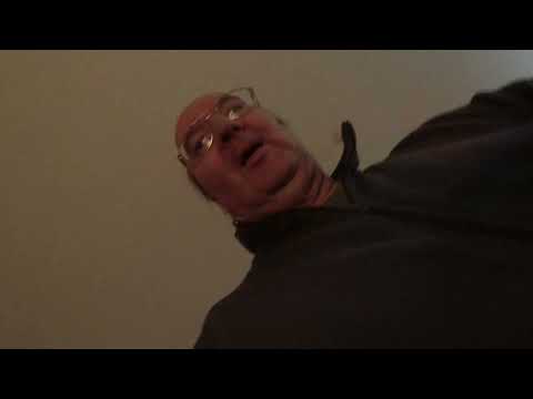 MongoTV_10638 - Del 2 - VASKER OP OG BLANDER SAFTEVAND OG SNAKKER OM AT TABE SIG I VÆGT