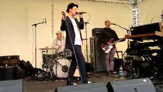 Olavi Uusivirta - Jenni @ Narinkkatori 4.5.2012