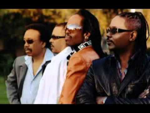 Videoclip de Love Is the Greatest Story — Earth, Wind & Fire