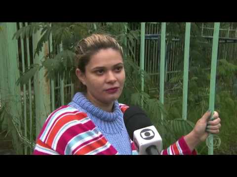 SPTV 1ª Edição  Pais de alunos denunciam péssima situação das escolas municipais em Cotia  Globo Pla