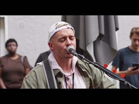 Dermot Kennedy Busking Cologne 07.09.2022