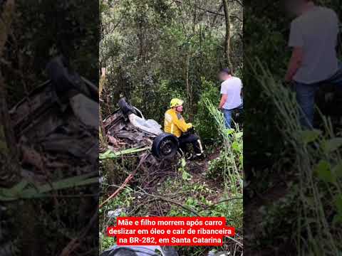 Mãe e filho morrem após carro deslizar em óleo e cair de ribanceira na BR-282, em Santa Catarina