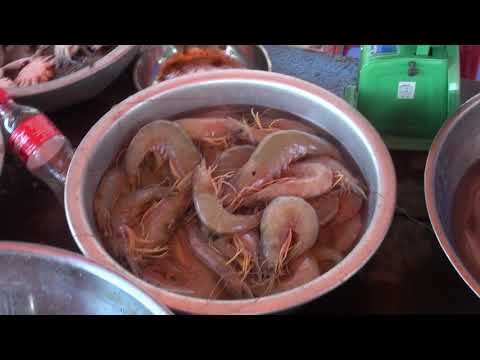 Chợ hải sản tươi sống trên bãi biển CocoBeach, Lagi, Bình Thuận