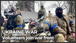 Ukrainians join war front - determined to defend themselves