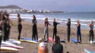 preview picture of video 'surf in canarie,lanzarote,spiaggia di  famara.wmv'