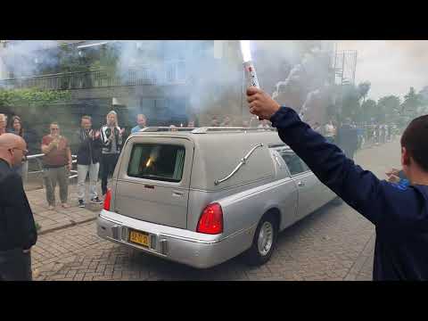 Erehaag bij OSM '75 na overlijden van erelid Wil de Graaf