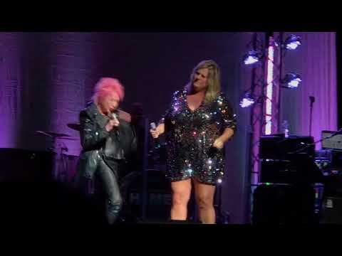 Cyndi Lauper sings “under pressure” with Bridget Everett