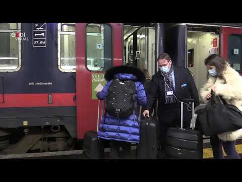 Vacanze di Natale, è pieno l'ultimo treno da Milano per il sud Italia prima del blocco tra regioni