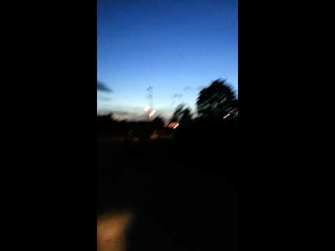 !JUNGE WIRD FAST VON EINEM TRAKTOR ÜBERFAHREN!