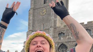ENGLISH MUSICIAN SINGS SONG REQUESTS