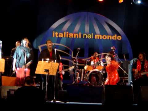 MILLIE JACKSON and KEISHA JACKSON live in Naples, Italy, 2004 - (6)