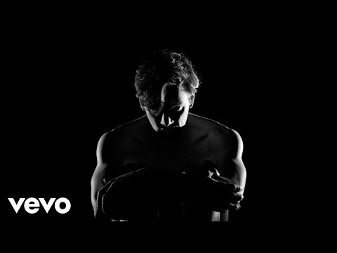 Ricky Martin, Pedro Capó - Cae de Una (Official Lyric Video)