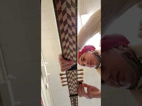 My theorbo's folding mechanism