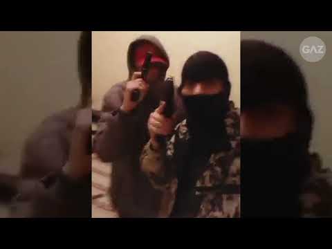 Members of the Os Manos gang threaten members of the Bala na Cara gang operating in Candelária.