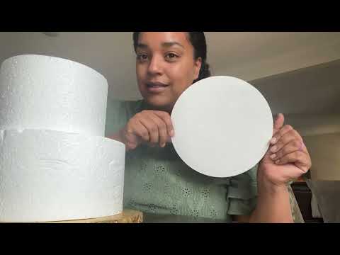 Cake Decorating 101: Choosing the Right Base - Cake Boards vs. Cake Drums
