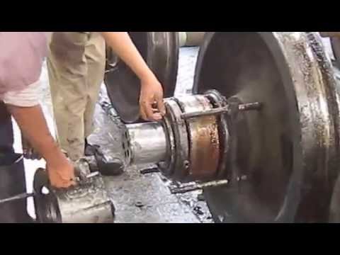 Inspection and removing roller bearing with hydraulic puller