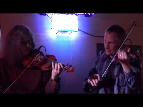 Cocktail Stevie Band performing Faded Love with twin fiddles