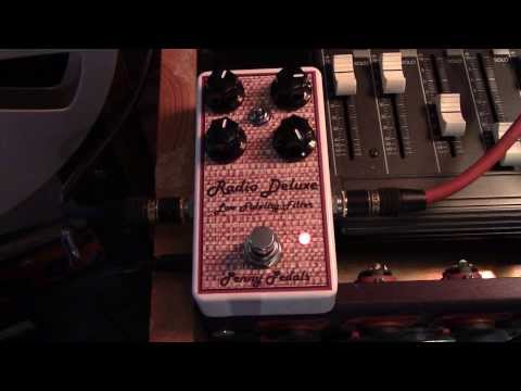 Penny Pedals Radio Deluxe LoFi Filter AM Radio Effect on Vocals!