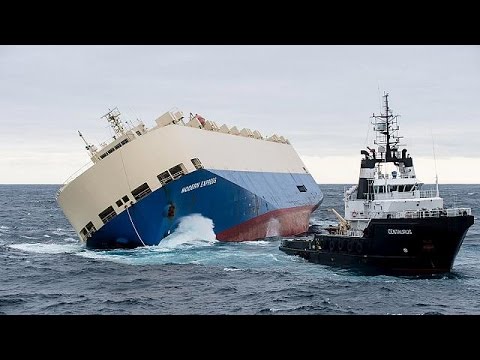 Führungsloser Frachter vor Frankreichs Küste wird abgeschleppt