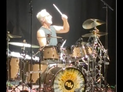 New STEVE HACKETT Live! (Genesis guitarist) Concert Drum Solo (3 min.) by Nick D'Virgilio! Oct '25