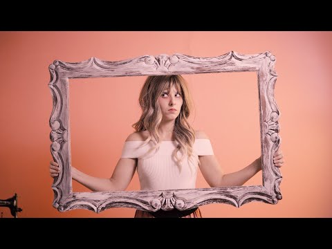 Nada De Bom Acontece De Madrugada video