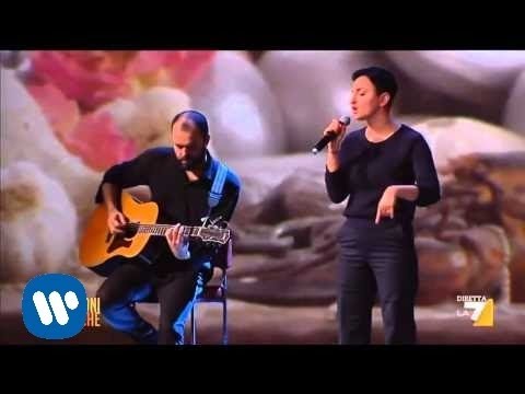 Arisa canta "Controvento" ospite de "Le Invasioni Barbariche"