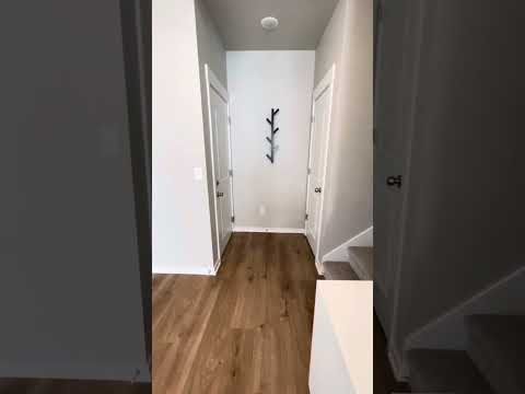 $500 Off Rent if Lease Starts by 10/1! property video