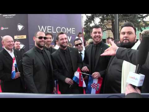 ESCKAZ in Kyiv: Jacques Houdek (Croatia) singing on the Red Carpet
