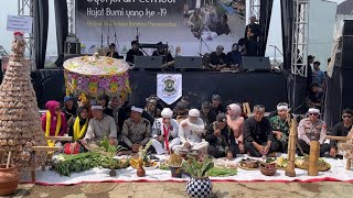 Download lagu RITUAL HAJAT LEMBUR / BUMI YANG KE 19 DI CIPOREAT PASANGGRAHAN ujung Berung mp3 Download lagu RITUAL HAJAT LEMBUR / BUMI YANG KE 19 DI CIPOREAT PASANGGRAHAN ujung Berung mp3