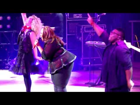 Mandisa - Stronger (live) in Pittsburgh, PA