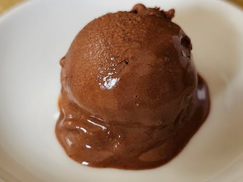 Glace au chocolat avec une "crème anglaise" utilisant l'oeuf entier.  Pour Ninja Creami, Frix Air...