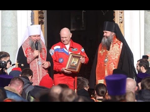 Пасхальное шествие с космонавтом Олегом Артемьевым