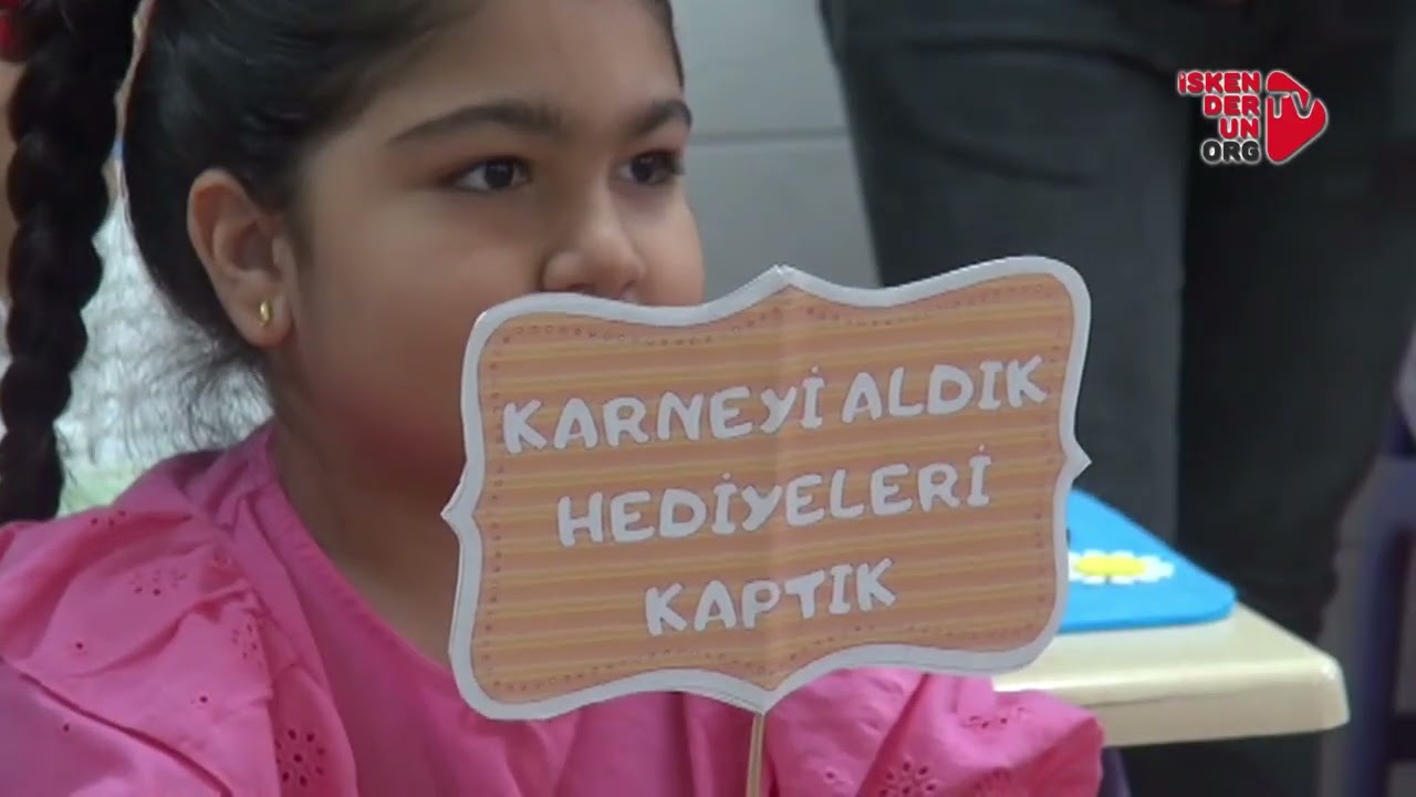 İskenderun'da Öğrenciler Karne Heyecanı Yaşadı