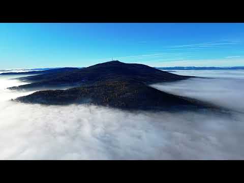 🇵🇱 Mglisty klimat na Ślęży – poranek jak z bajki z drona 4K in Poland 🇵🇱