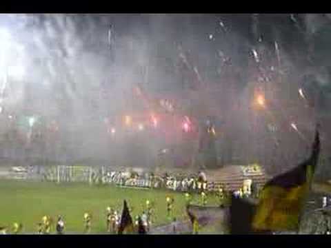 "DEPORTES TOLIMA SUB-CAMPEÓN 2006 - Parte No.1" Barra: Revolución Vinotinto Sur &bull; Club: Tolima