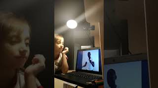 Попробуй не улыбатся