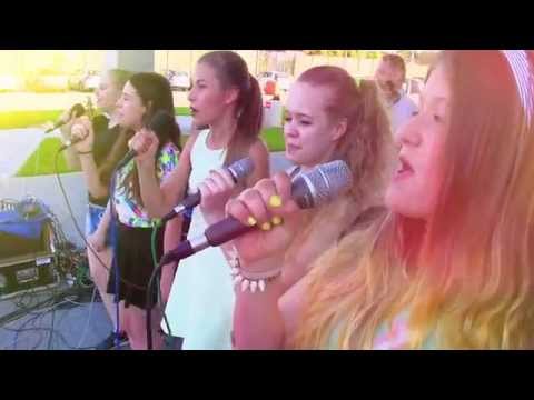 Fčeličky - STRÁŽNICE- Při otevírání nové haly v Gumexu vystoupily i šikovné