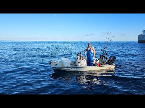 day 4 no food water, out of gas!! offshore fishing with  Chicken Andy
