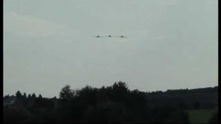 preview picture of video 'Airshow LMK Sedlec 2011, 2/9 - průlety ultralightů'